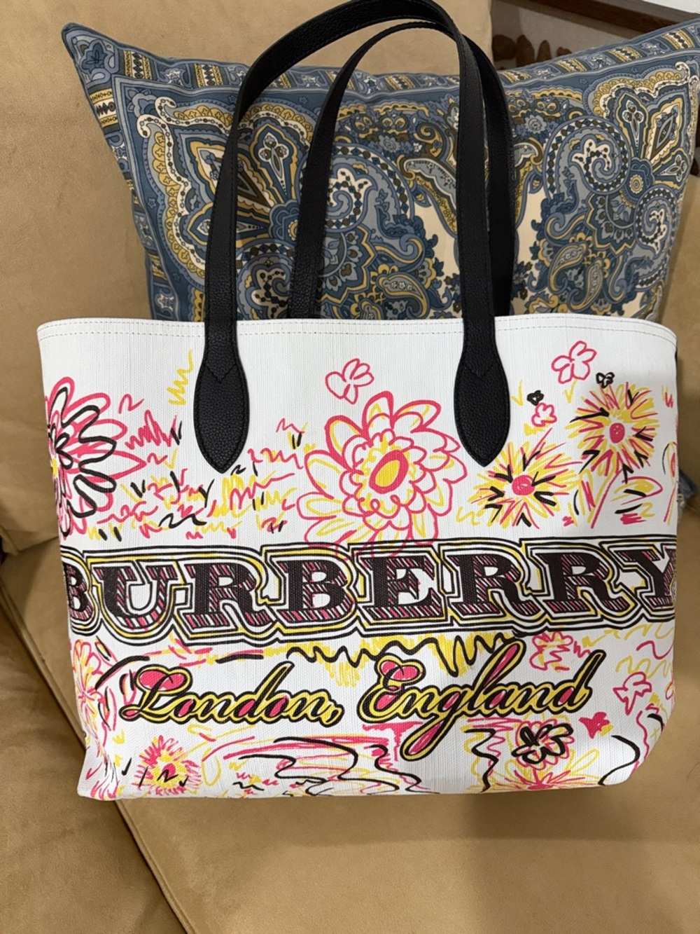 REVERSIBLE Burberry White Canvas Floral Logo Tote with Black Handles